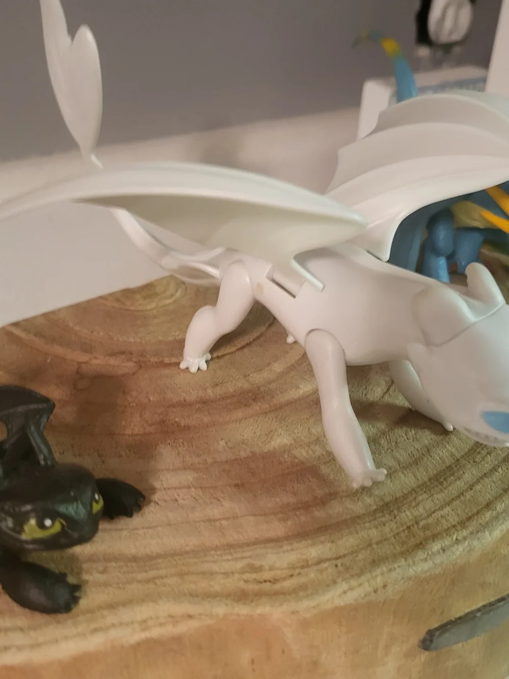 DreamWorks White Light Fury & Blue Dragon Playset - Dreamworks
